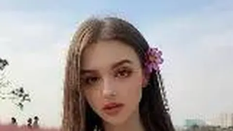 郑凯木犯规激烈，王钰栋伤退赛场！